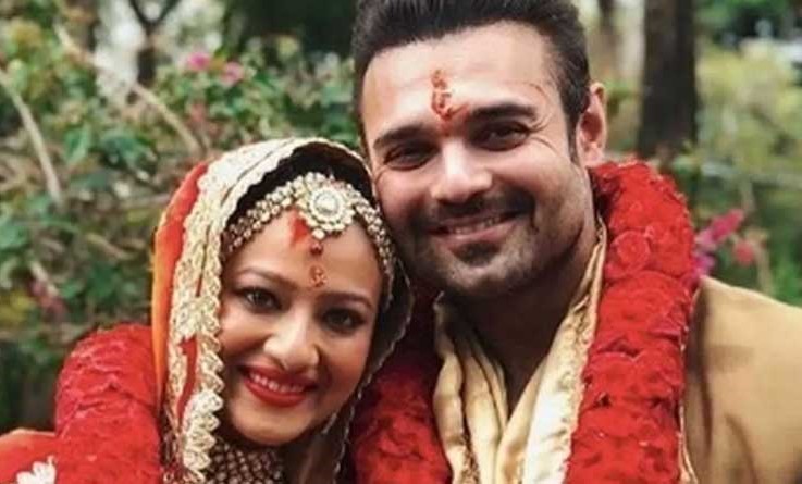 ধর্ষণের অভিযোগ নিয়ে ভোজপুরি নায়িকাকে বিয়ে করলেন মিঠুন পুত্র