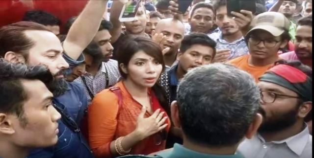 ফেসবুকে গুজব ছড়ানোর অভিযোগে অভিনেত্রী কাজী নওশাবা আহমেদ আটক