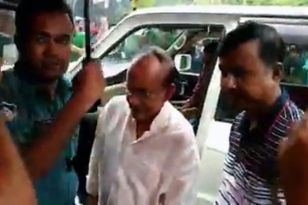 পানিসম্পদ মন্ত্রীর ড্রাইভারের লাইসেন্স নেই!