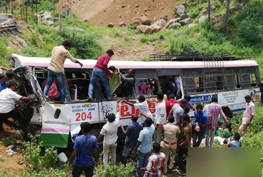 ভারতে বাস দুর্ঘটনায় নিহত ৪৩