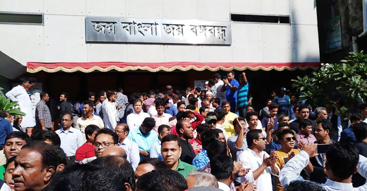 আওয়ামী লীগের মনোনয়ন ; ক্ষোভে ফুঁসছেন বঞ্চিতরা