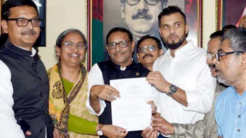 আ.লীগের মনোনয়নপত্র কিনেছেন মাশরাফি