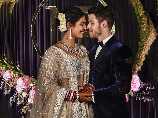 রিসেপশনে জামাইকে নাচ শেখালেন প্রিয়ঙ্কার মা মধু...