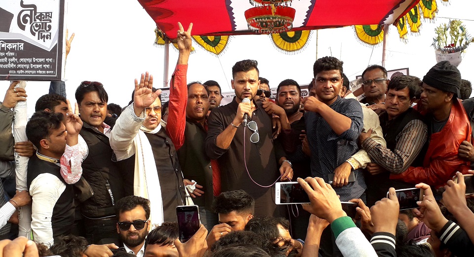 খেলার মাঠ থেকে ভোটের মাঠে মাশরাফি