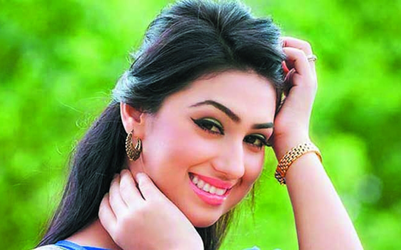নৌকায় ভোট চাইলেন অপু বিশ্বাস !
