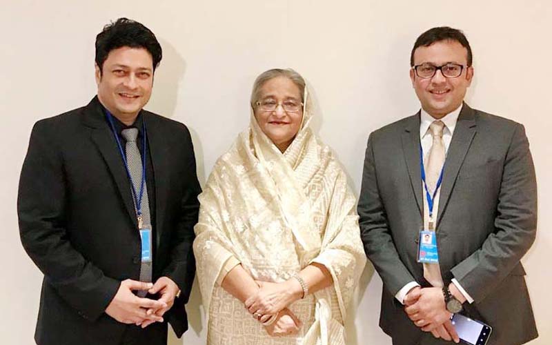 প্রধানমন্ত্রী শেখ হাসিনার সংগে টুঙ্গীপাড়ায় রিয়াজ ও ফেরদৌস