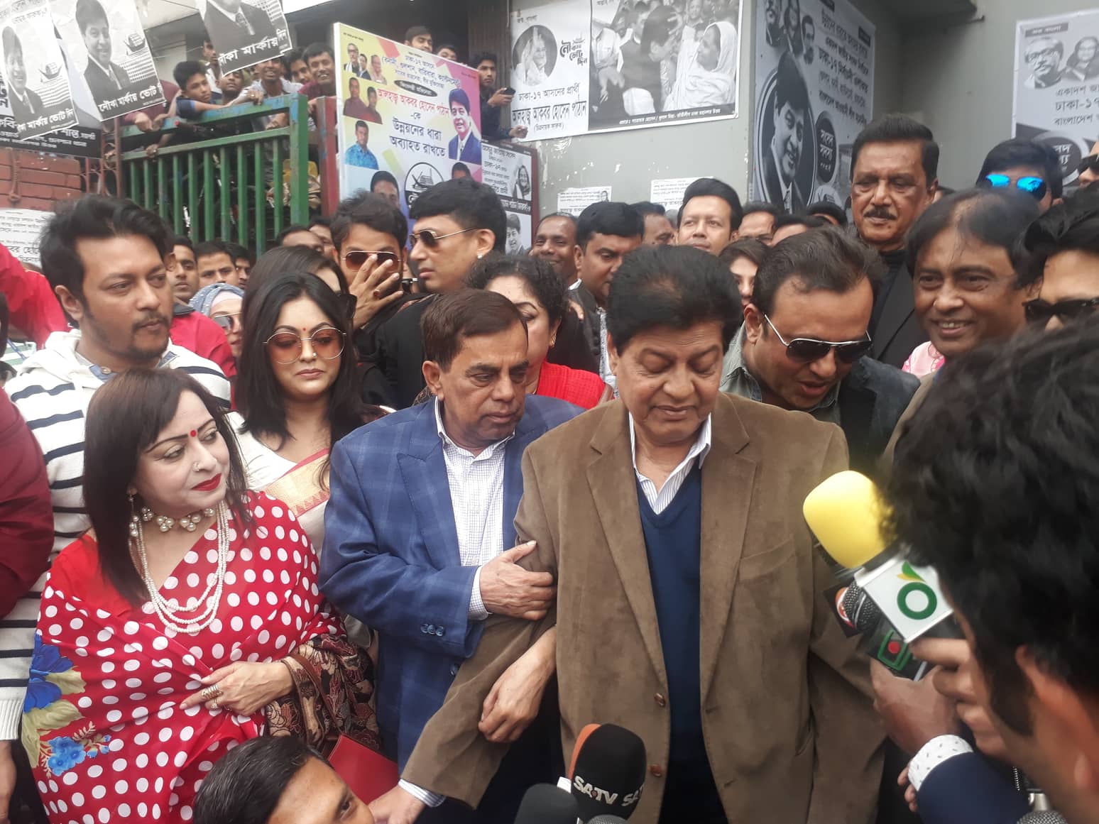 চিত্রনায়ক ফারুকের প্রচারণায় বিভিন্ন অঙ্গনের তারকারা...