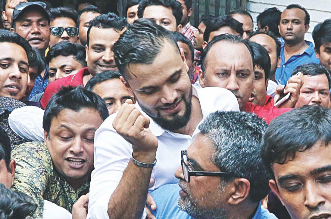 ত্রিদেশীয় সিরিজ জিতে ফিরলেন মাশরাফী