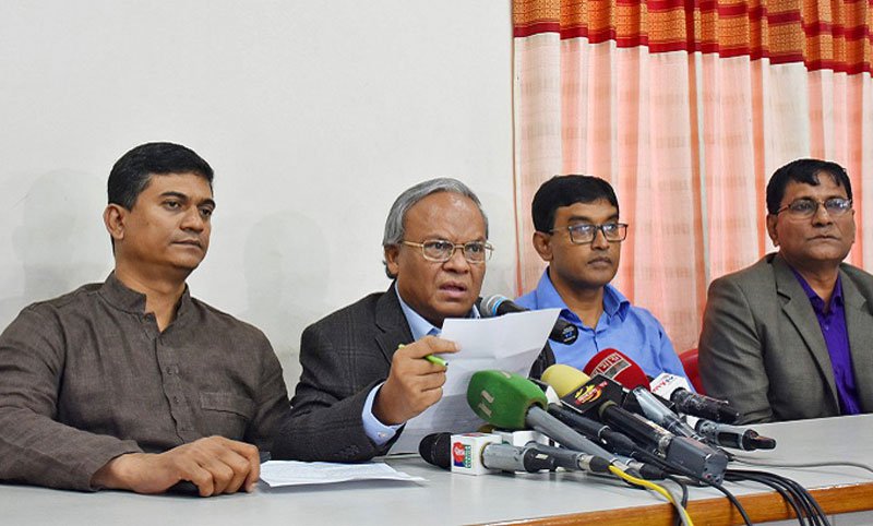 খালেদা জিয়া হাঁটাচলা করতে পারছেন না : রিজভী