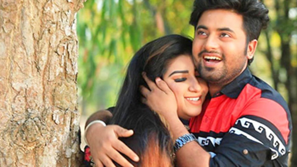 সারা ফেলেছে `অভিমানি ললনা`