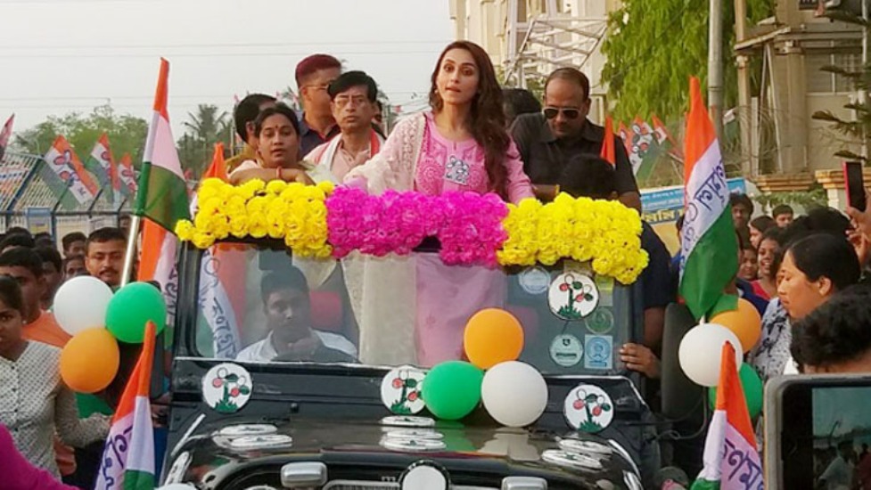 মিমিকে ভোট না দিলে কেড়ে নেয়া হবে ভোটার কার্ড