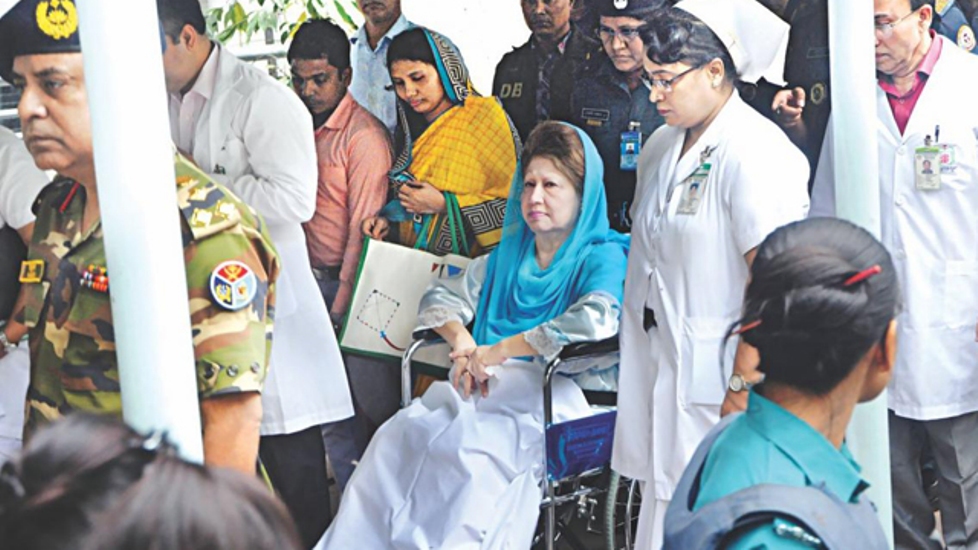 খালেদা জিয়াকে বিএসএমএমইউতে নেয়া হচ্ছে