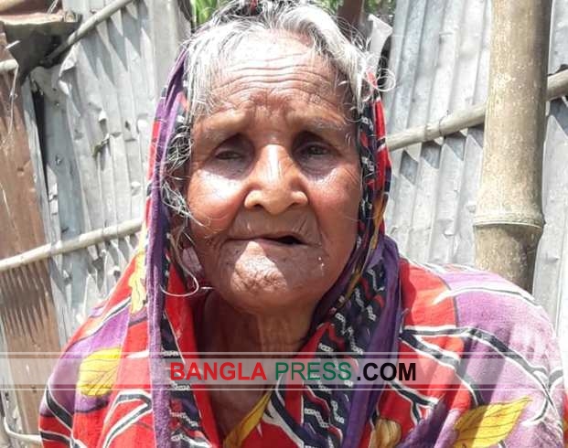 লালমনিরহাটে মন্ত্রীর জেলায় বয়স্ক  মানুষরা ছুটছে ভাতা কার্ডের জন্য