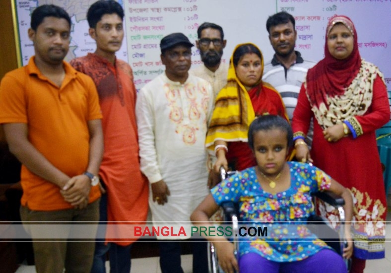 ধুনটে অবশেষে হুইল চেয়ার  পেল প্রতিবন্ধী প্রিয়া রানী