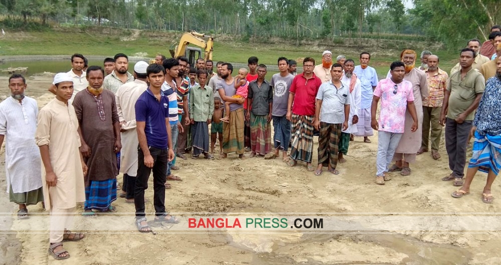 ধুনটে ফসলি জমির বালু উত্তোলন বন্ধ করলো বিক্ষুব্ধ গ্রামবাসি