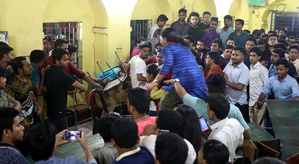 মধুর ক্যান্টিনে সংঘর্ষের ঘটনায় ছাত্রলীগের ৫ নেতাকর্মী বহিষ্কার
