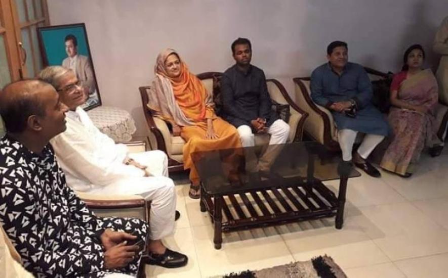 গুম হওয়া নেতা-কর্মীদের বাসায় ফলের ঝুড়ি নিয়ে বিএনপি