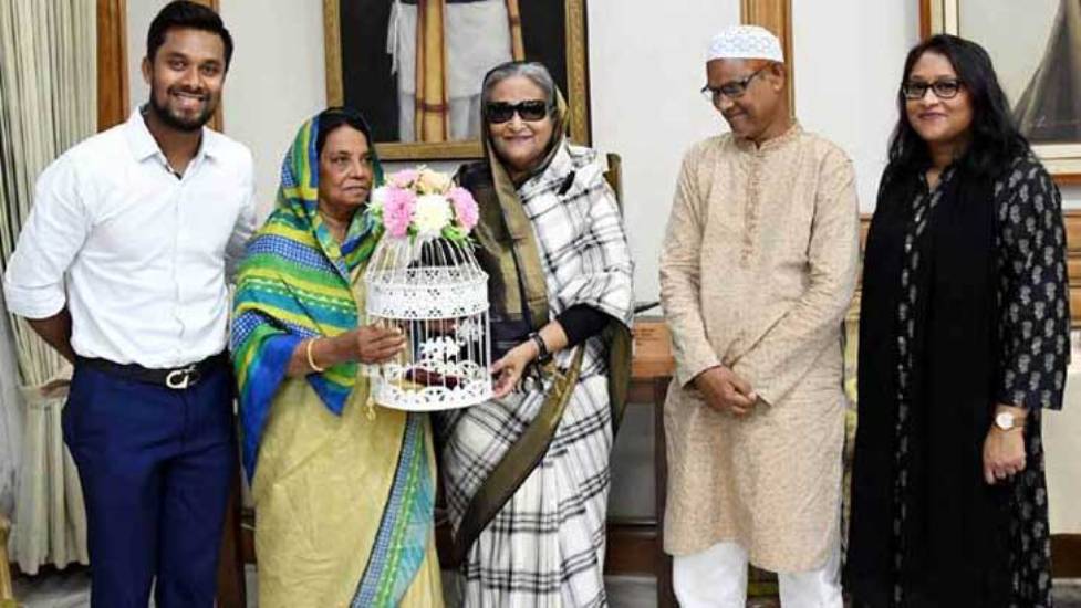 প্রধানমন্ত্রীকে বিয়ের দাওয়াত দিলেন সাব্বির