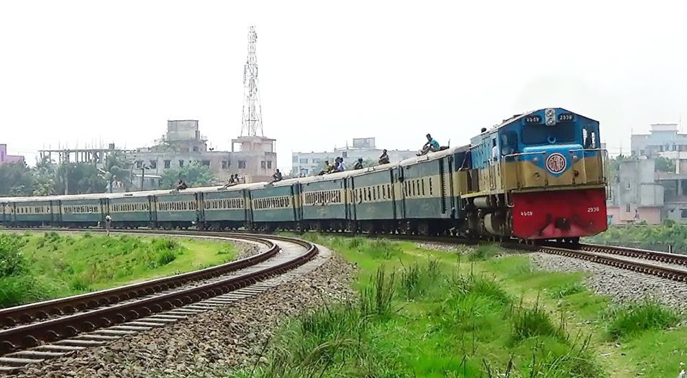 ট্রেন চলাচলে প্রস্তুত হচ্ছে রেলওয়ে