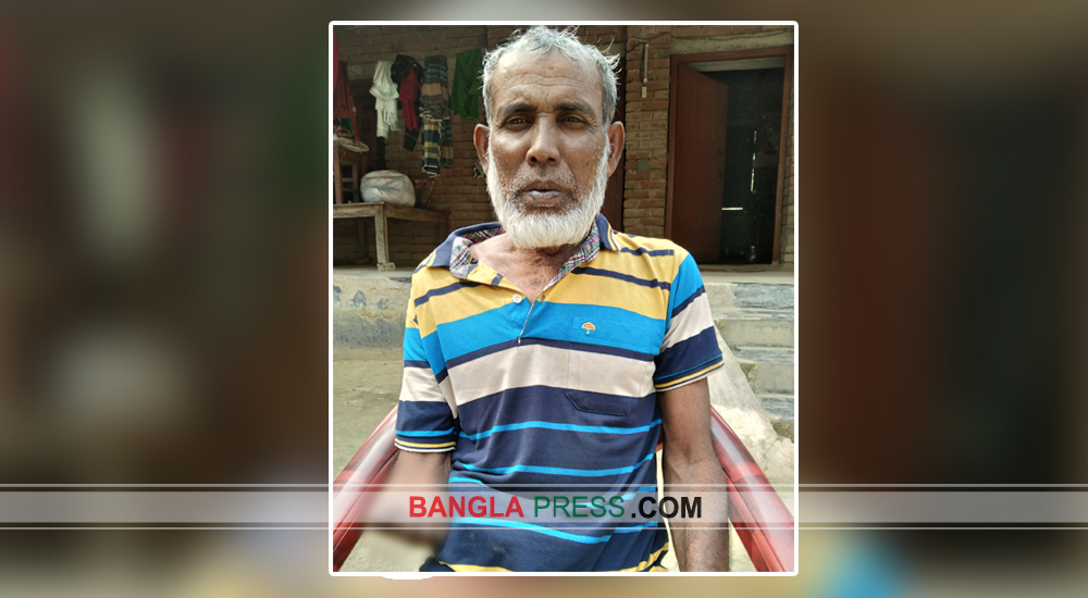হাত বিচ্ছিন্ন করার দুঃসহ স্মৃতি বয়ে বেড়াচ্ছেন বৃদ্ধ মোখলেছ