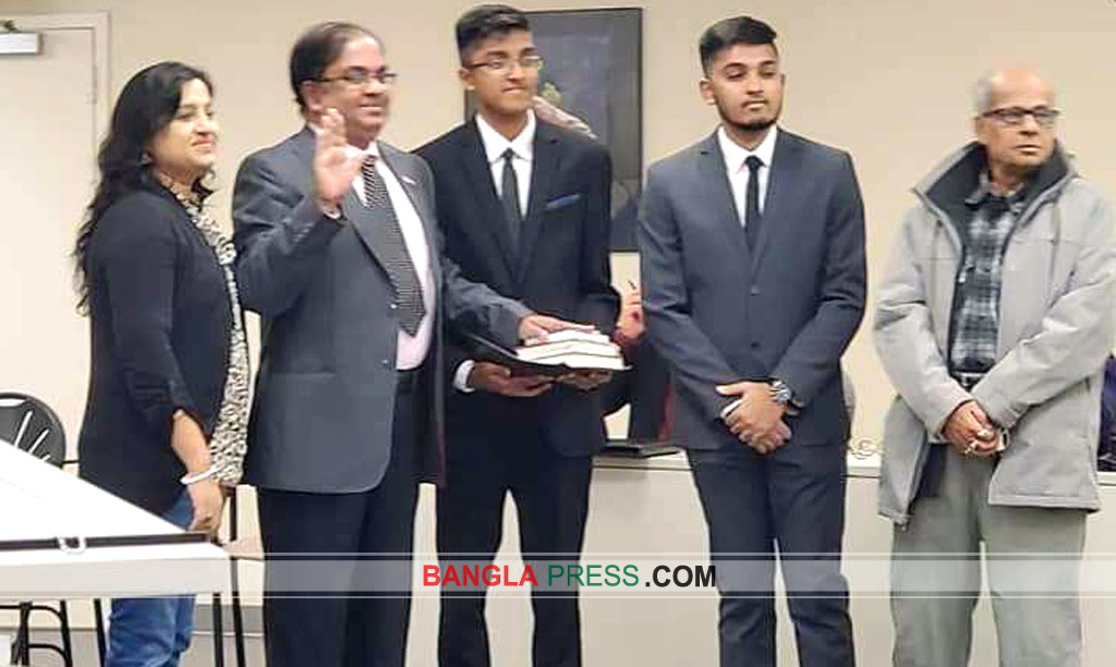নিউজার্সিতে চার ধর্মগ্রন্থ ছুঁয়ে বাংলাদেশি সুব্রত চৌধুরীর শপথ