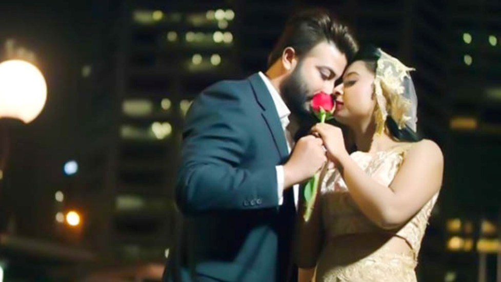 ‘অন্তঃস্বত্ত্বা’ বুবলীকে ২৫ হাজার ডলার দিয়ে যুক্তরাষ্ট্র পাঠিয়েছে