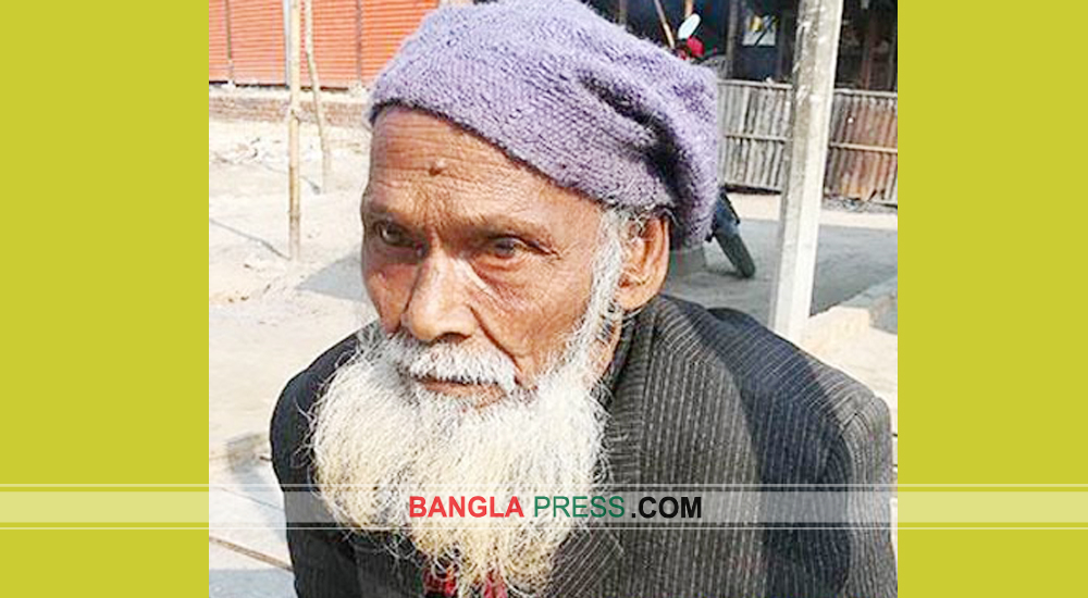 ভোগডাঙ্গায় ৮০ বছরের আজগার আলী এখনও পায়নি বয়স্ক ভাতার কার্ড