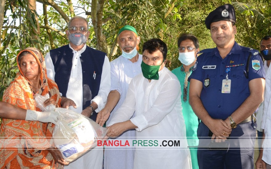 ধুনটে কর্মহীনদের পাশে এমপি হাবিব