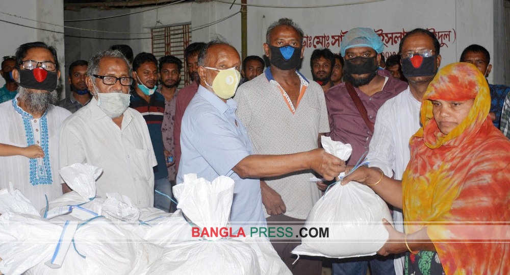 ধুনটে করোনায় কর্মহীন অভুক্ত পরিবারের পাশে বিএনপি