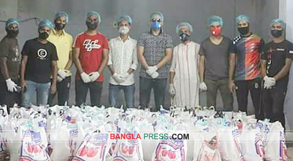 জবি ছাত্রলীগ নেতার উদ্যোগে ২০০ পরিবারে উপহার সামগ্রী বিতরণ