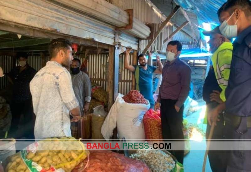 বোয়ালমারীতে আদা ব্যবসায়ীদের জরিমানা