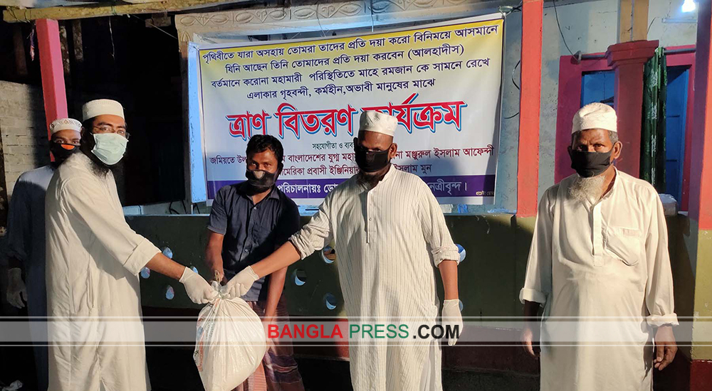 ডোমারে জমিয়তে উলামায়ে ইসলামের ত্রাণ বিতরণ