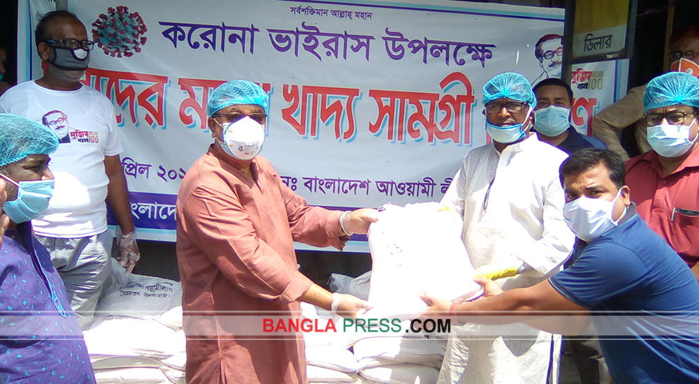 সৈয়দপুর পৌর আ’লীগের সা. সম্পাদকের নিজস্ব তহবিল থেকে খাদ্য সামগ্রী বিতরণ