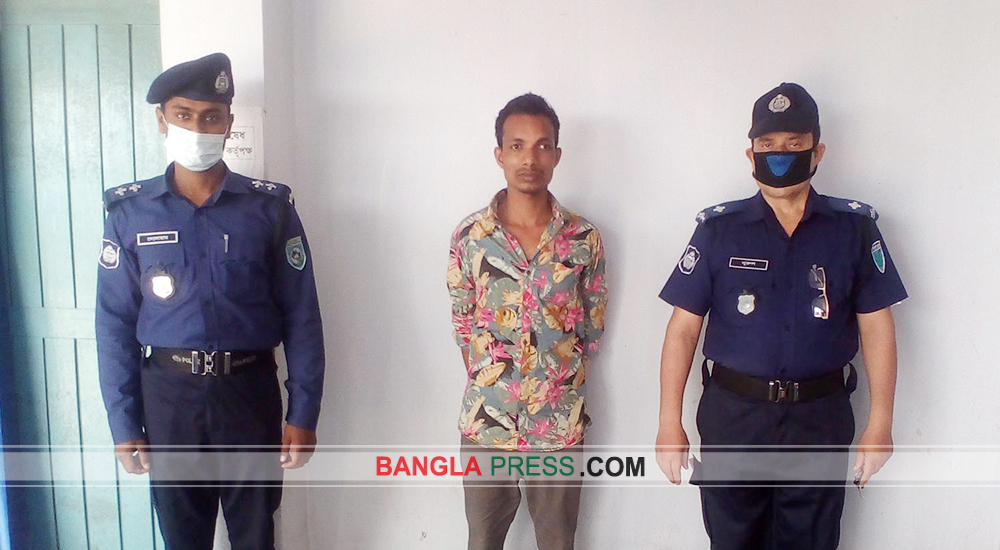 ডোমারে ৪ বোতল ফেন্সিডিলসহ ইউপি সদস্যের ছেলে নয়ন আটক