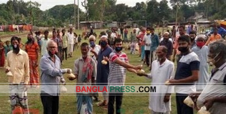 গৌরীপুরের শ্যামগঞ্জে প্রতিদিন এক হাজার দুস্থ মানুষকে খাওয়ানো হচ্ছে খিচুড়ি