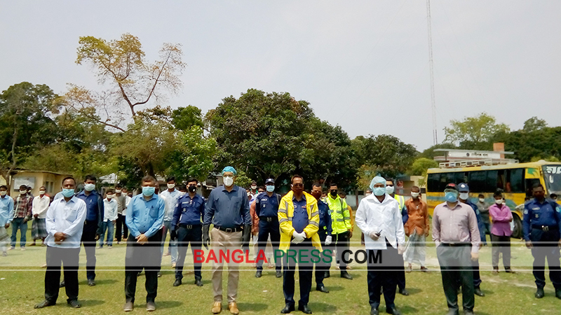 ধান কাটতে দেবীগঞ্জের ৫৪ জন শ্রমিক গেলো নওগাঁয়