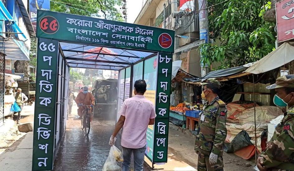 ঝিনাইদহে জীবানুনাশক টানেল স্থাপন করলো সেনাবাহিনী