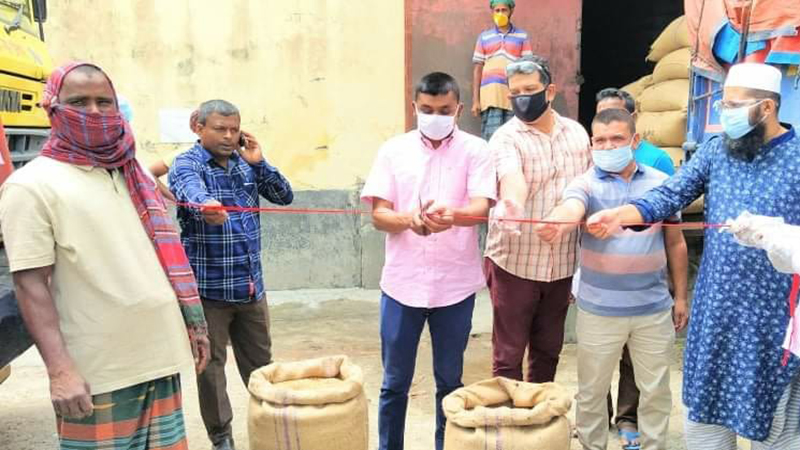 পাবনা সুজানগরে কৃষকদের কাছ থেকে গম সংগ্রহ কার্যক্রম উদ্বোধন