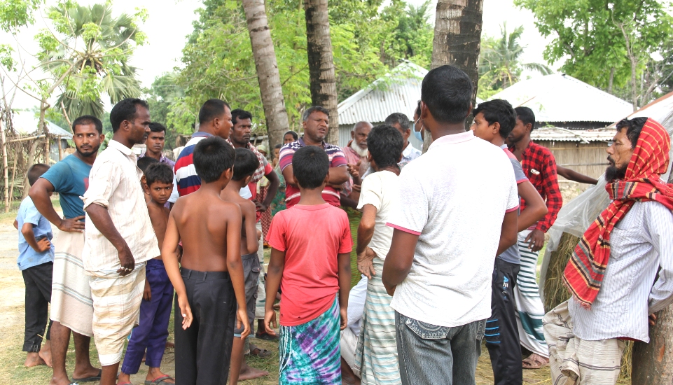 পাবনার আটঘরিয়ায় আ’লীগ ও বিএনপি সমর্থকদের সংঘর্ষে গুলিবিদ্ধসহ আহত ১০