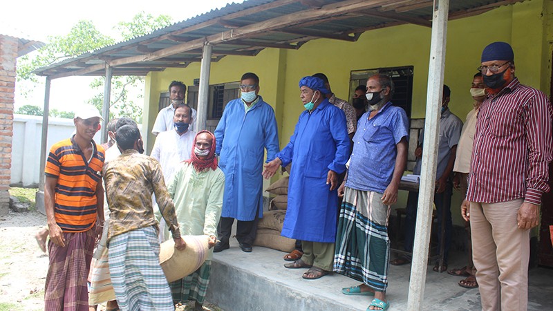 তেঁতুলিয়ার ৩ হাজার পরিবারকে খাদ্য সহায়তা