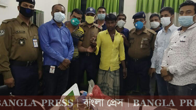 ঈশ্বরদীতে রেল সম্পদসহ তেল চোর আটক