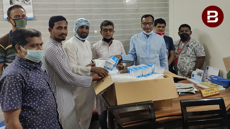 পাবনা প্রেসক্লাবে স্বাস্থ্য উপকরণ দিলেন সাবেক ছাত্রনেতা সম্রাট