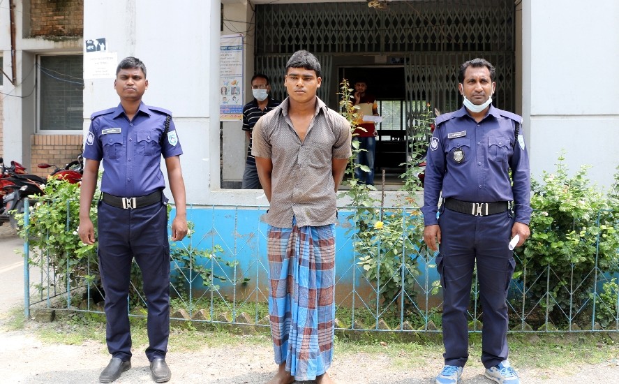 ফুলবাড়ীতে নদীর পাড়ে বালু চাপা অবস্থায় শিশু শিক্ষার্থীর মরদেহ উদ্ধার, গ্রেপ্তার ১