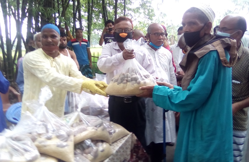 সৈয়দপুরে ৩শ' হতদরিদ্র পরিবারের  মাঝে আমেরিকান প্রবাসীর খাদ্য  সহায়তা প্রদান