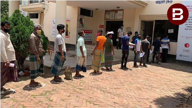 বোয়ালমারীতে সামাজিক দুরত্ব বজায় রেখে নেওয়া হচ্ছে বিদ্যুৎ বিল