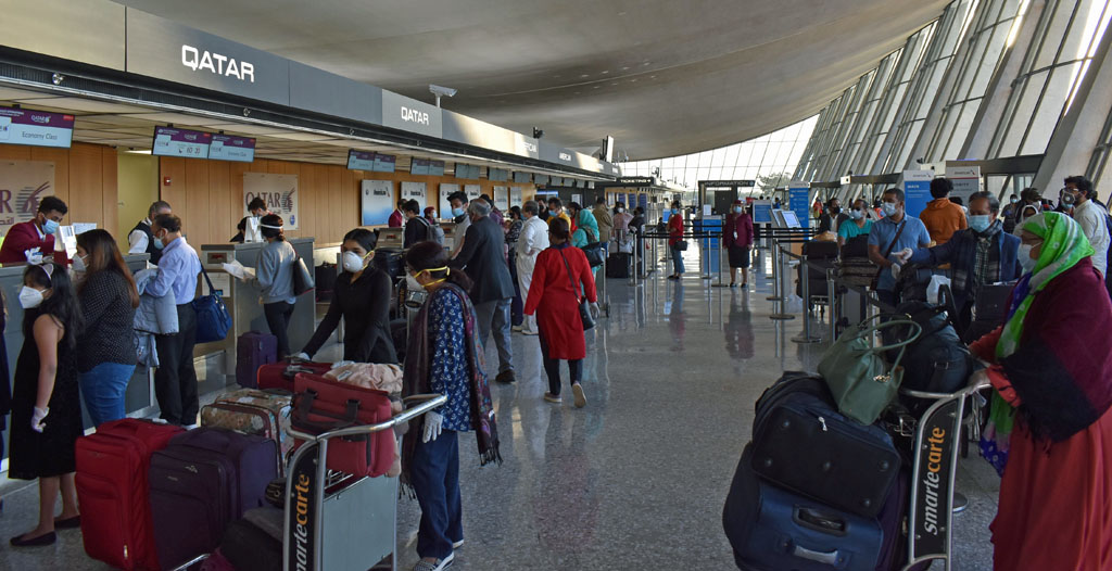 দেশে ফিরছেন যুক্তরাষ্ট্রে আটকেপড়া ২৪২ জন বাংলাদেশি