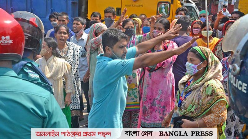 বেতনের দাবিতে চট্টগ্রামে সালেহ স্টিল ইন্ডাস্ট্রিজের শ্রমিকদের বিক্ষোভ