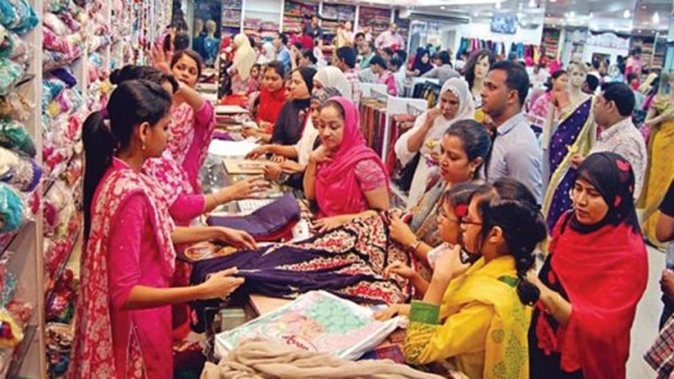 করোনা ঝুঁকির মধ্যে সারাদেশের দোকানপাট খুলছে আজ