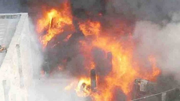 পুরান ঢাকায় পলিথিন কারখানায় লাগা আগুন নিয়ন্ত্রণে