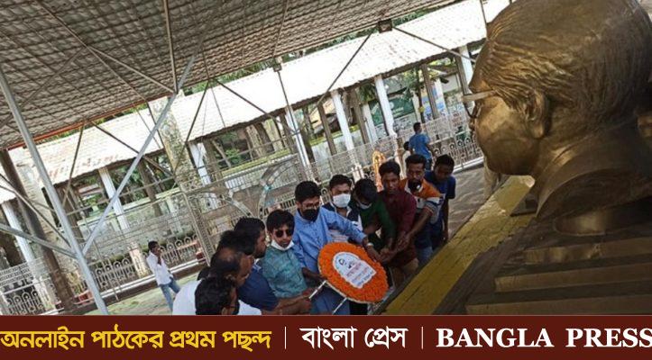 গৌরীপুরে ৬ দফা দিবসে বঙ্গবন্ধুর প্রতিকৃতিতে ছাত্রলীগের শ্রদ্ধা